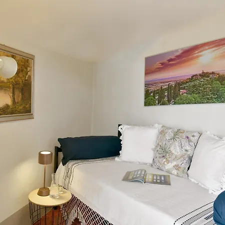 Civico 10 Apartment *